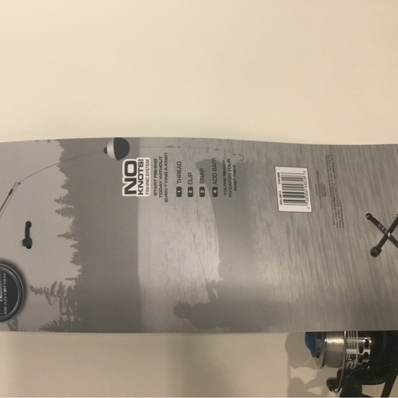 South Bend R2F Telescopic Spinning Fishing Rod & Reel w/ Tackle BOX - Picture 4 of 6